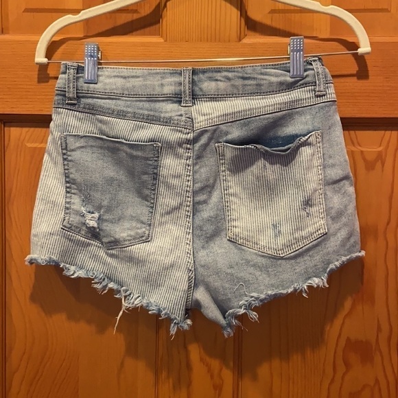 Patterned Light Washed Denim Shorts - Picture 2 of 3